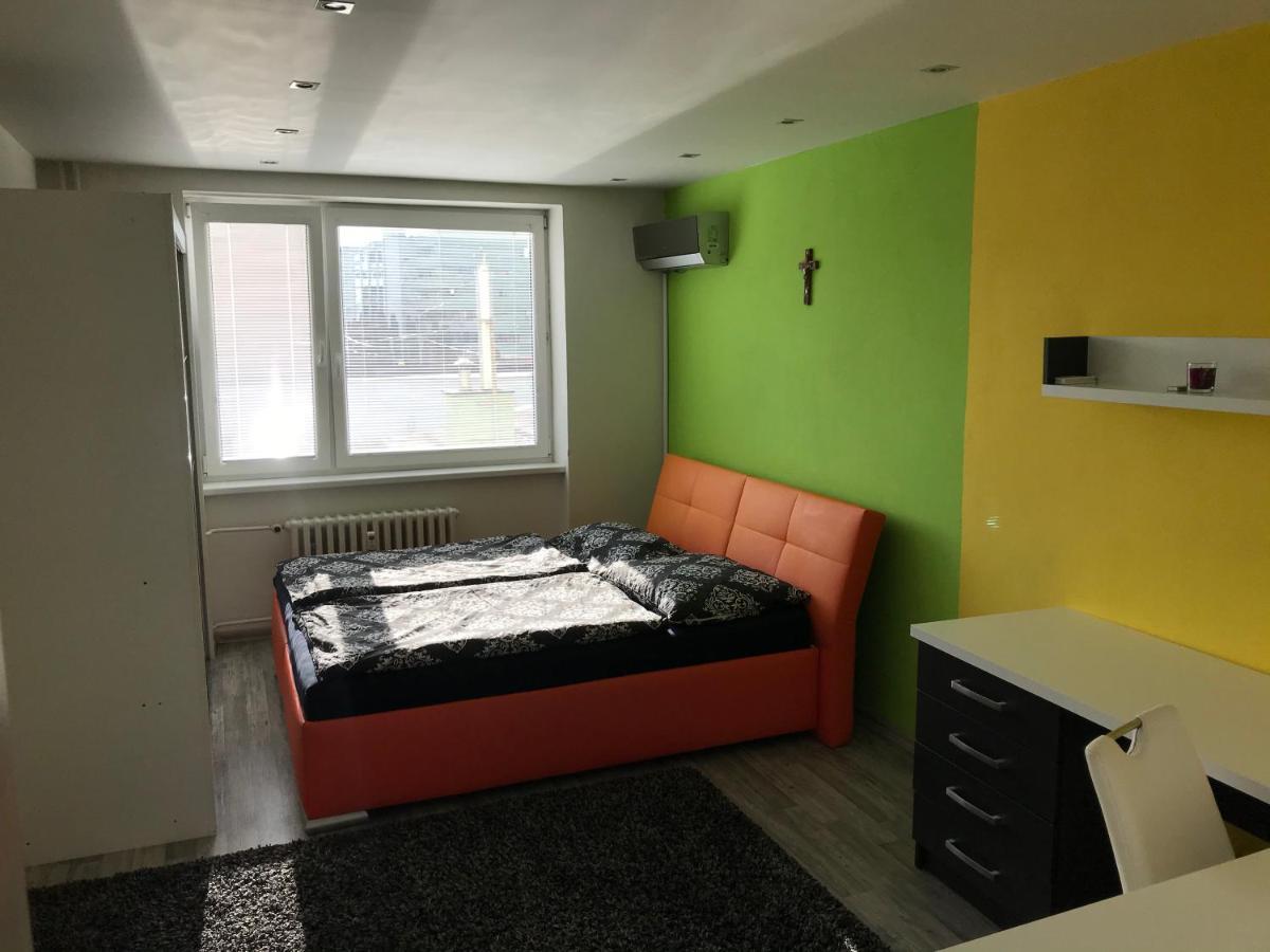 Apartman V Uplnom Centre Вранов-над-Топльоу Екстер'єр фото